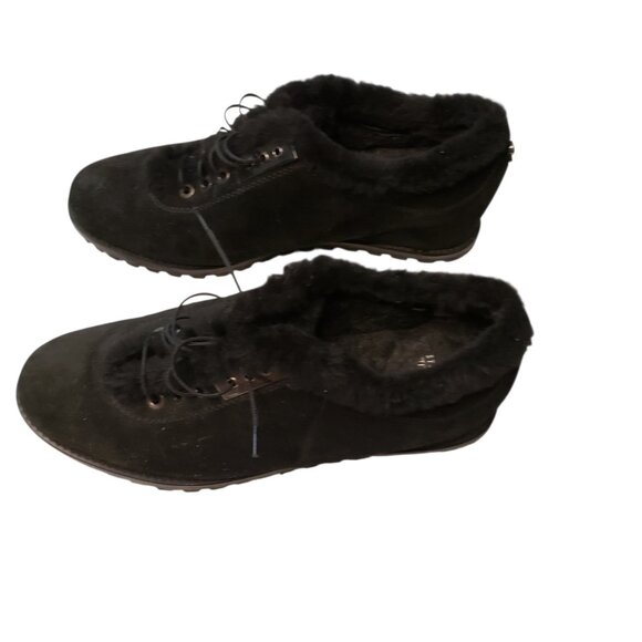 Stuart Weitzman NWOT Women's Black Suede Shearling Lined Shoes Size 7.5 M - Picture 2 of 7